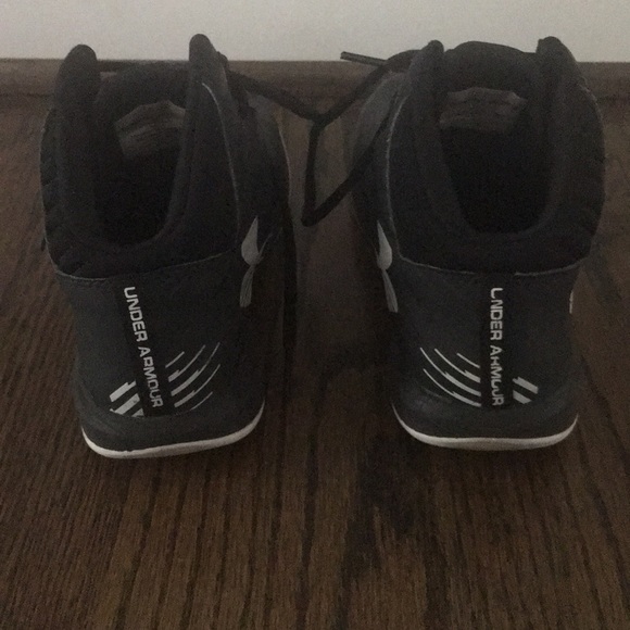 Black Nike basketball shoes also great for running - Picture 3 of 4